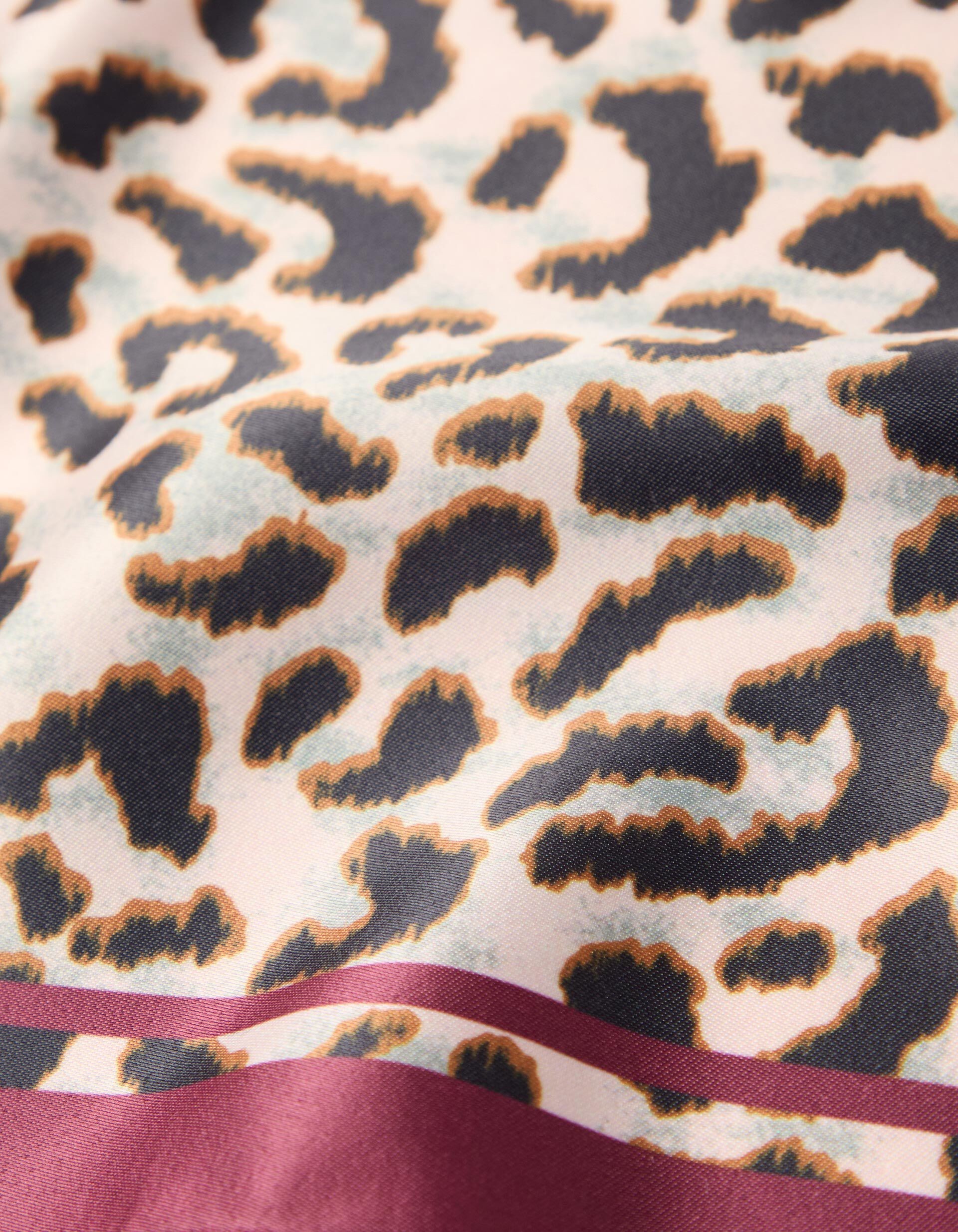 Len&ccedil;o Animal Print, Mulher, Vermelho Escuro