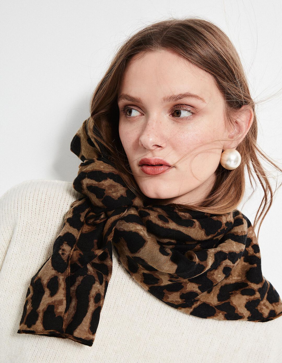 Lenço com Padrão Leopardo, Mulher