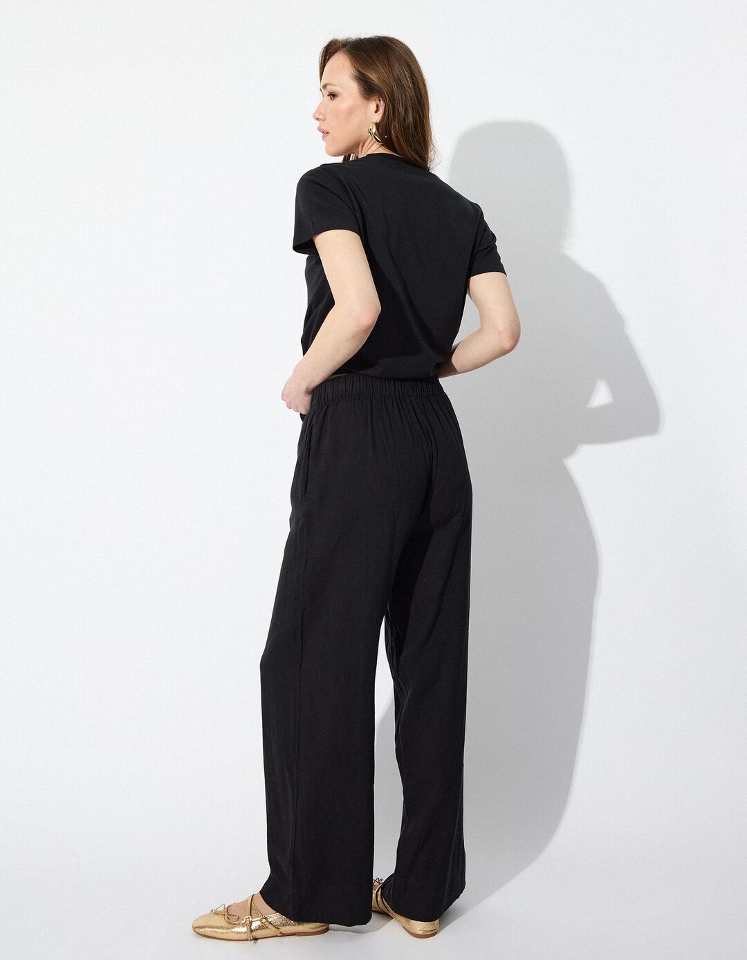 Cal&ccedil;as de Linho, Mulher, Preto