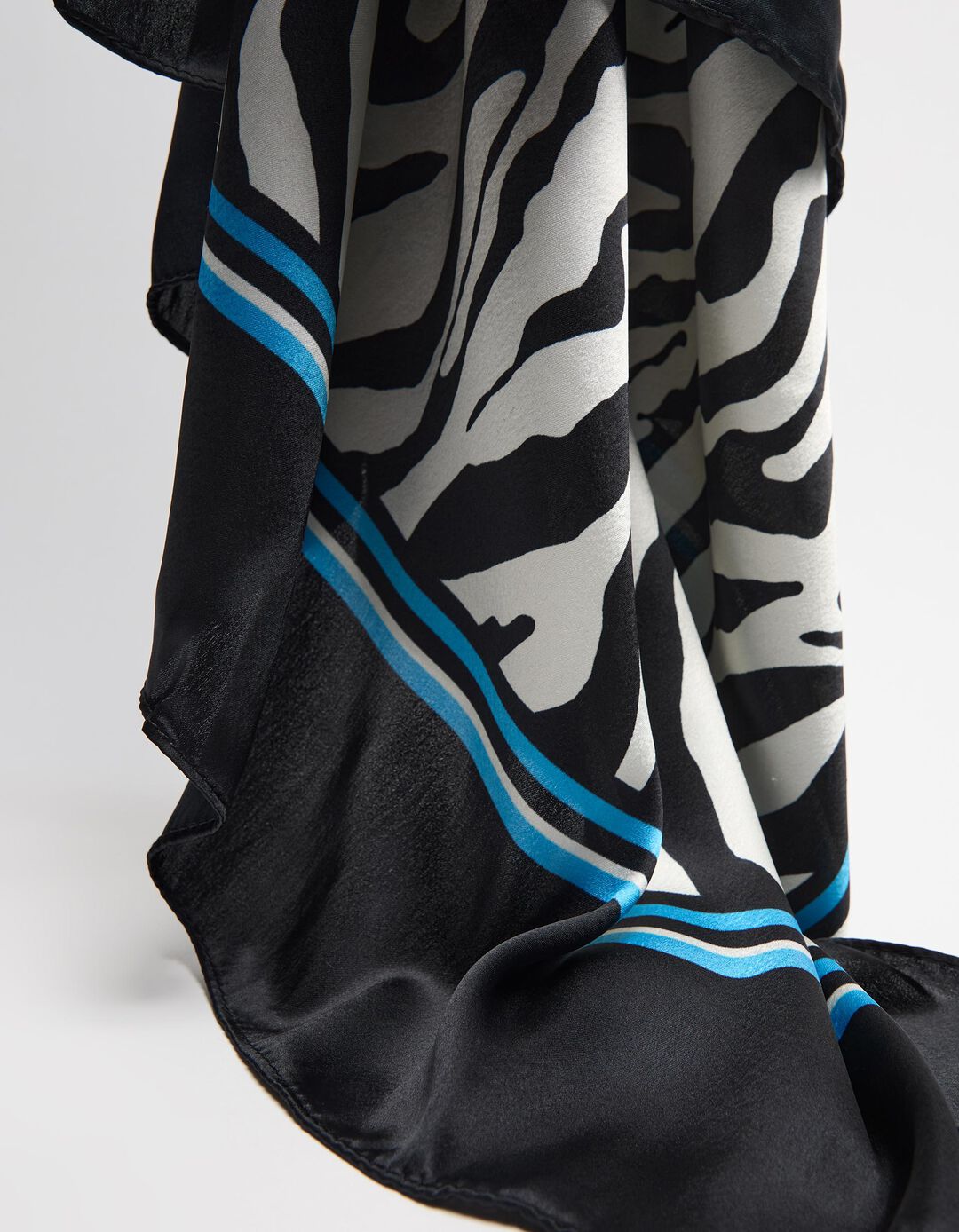 Lenço com padrão Zebra, Mulher
