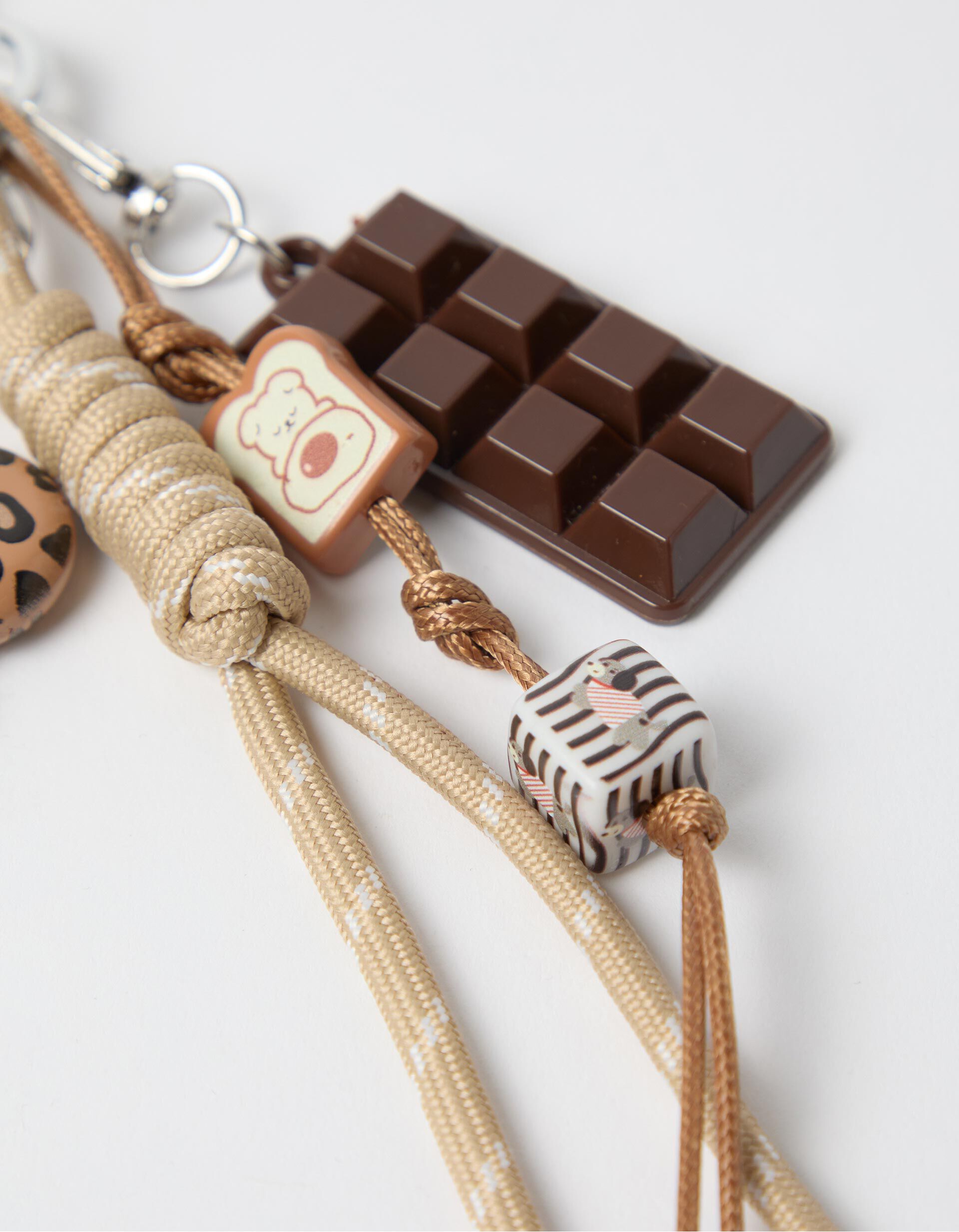 Porta-Chaves Charm Chocolate, Castanho