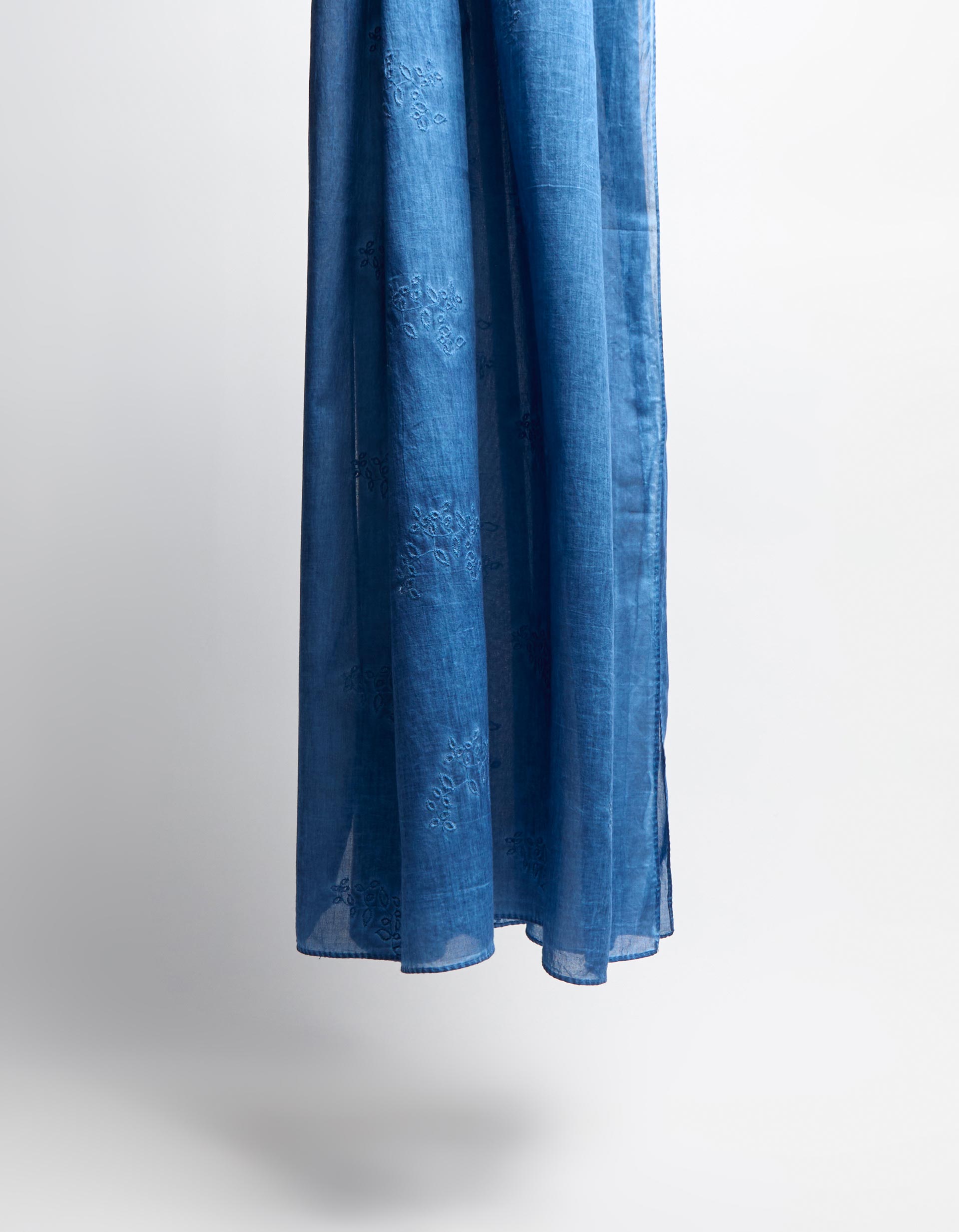 Lenço Bordado, Mulher, Azul 